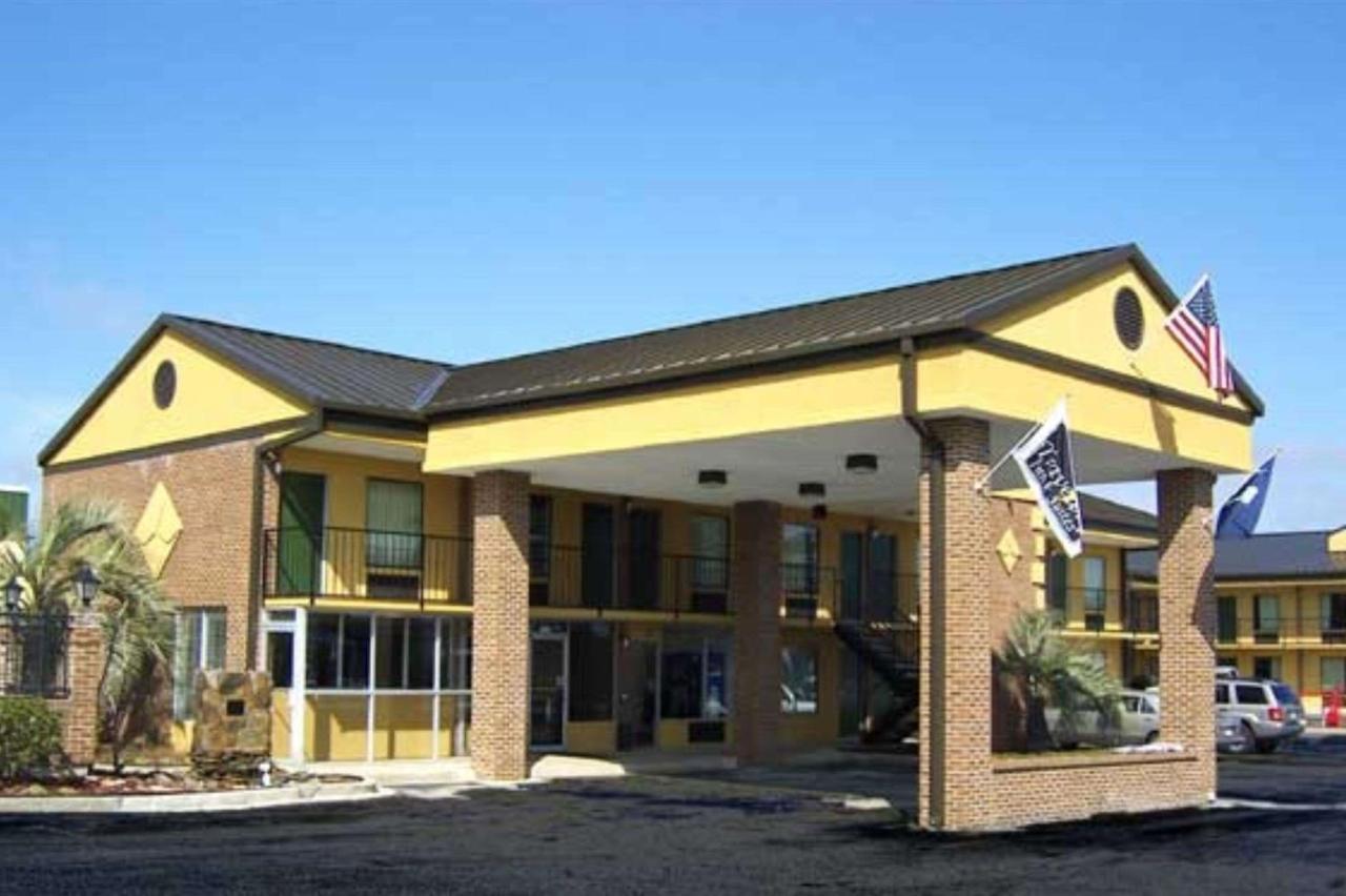 Travelers Inn & Suites Sumter Exterior photo