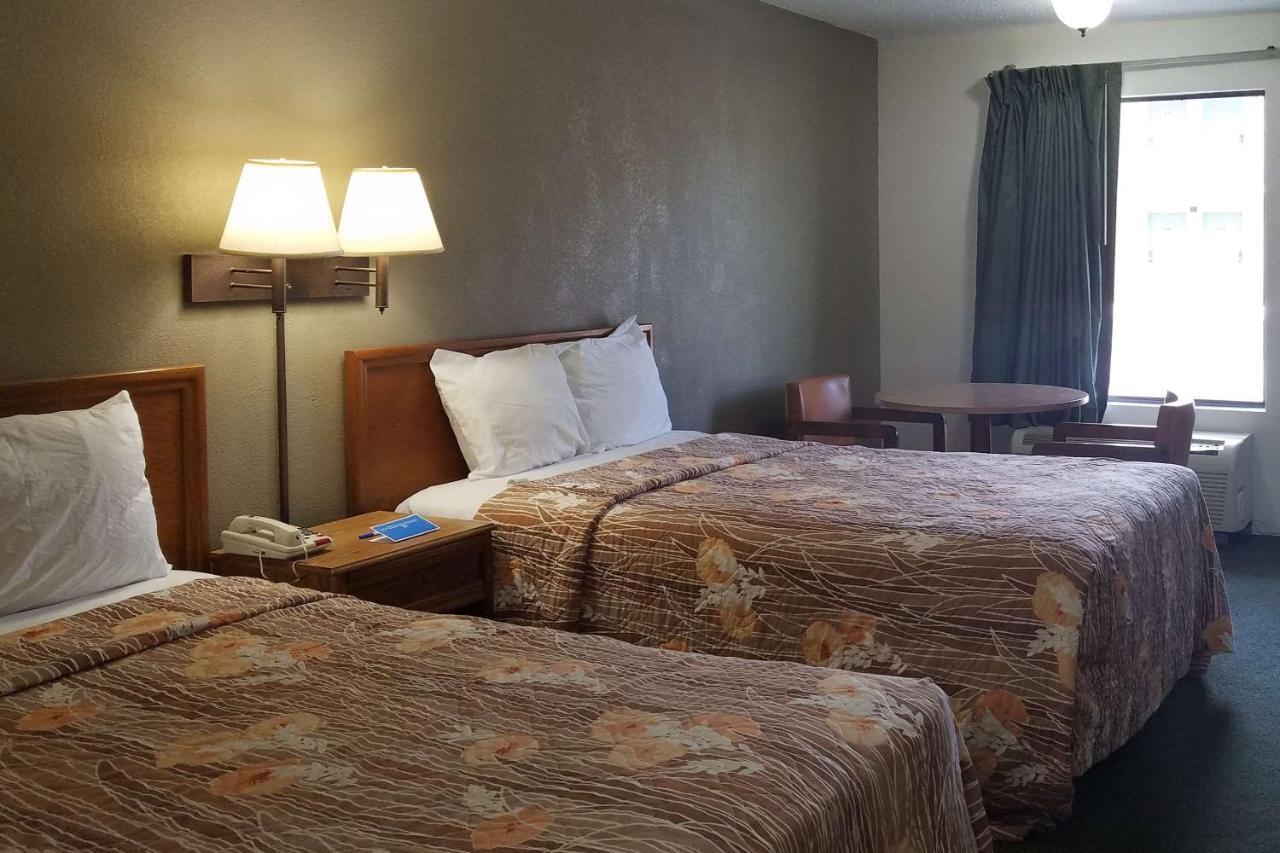 Travelers Inn & Suites Sumter Exterior photo